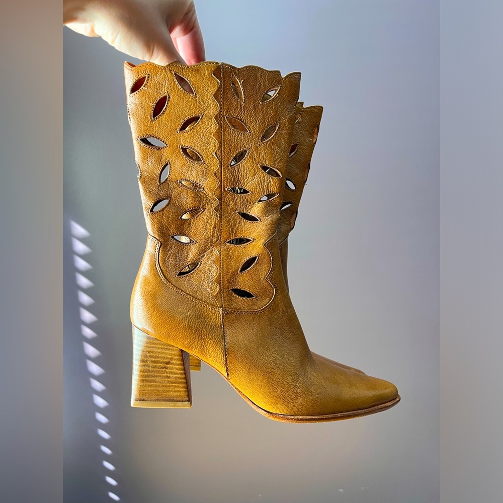 Gorgeous Boho Heeled Leather Boots Caramel Womens Size 5,5